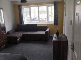 Large Room in Bromborough, hotel v destinaci Bromborough