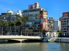 Departamento primera línea frente al casino.