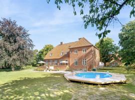 Large Holiday Home With Pool On South Lolland Coast, khách sạn ở Dannemare