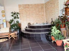 Suite Bohème avec Jacuzzi, ξενοδοχείο σε Sahoué