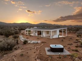 Nexus By The Cohost Company, hotel in Pioneertown