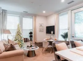 Sunny 2BR Apt with Kitchen & Parking, Near Brown & RISD