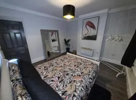 Newly refurbished flat with Free Parking