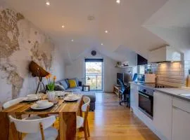 Stylish and Modern Flat with Free Parking - Pass the Keys
