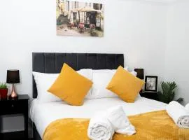 Spacious four bedroom Home with Parking Family Friendly