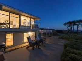 Coastal Tee Lodge by Sonoma Stays - Ocean Views