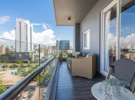 Upscale City Center Condo, Pool, Gym