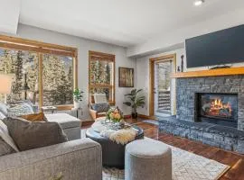 2BR Modern Luxe Condo with Hot Tub and Views