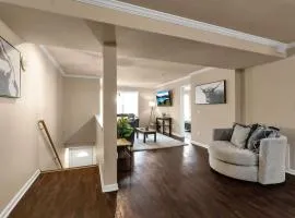 Spacious 3 bed 3 bath apartment near airport UB