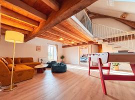 Gîte champêtre avec animaux admis à Chassignolles - FR-1-591-768, Hotel in Chassignolles