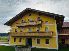 SEEBERGER GÜTL - by "Schloss Gessenberg" Exclusive apartments with a historic ambience for lovers of art and antiques