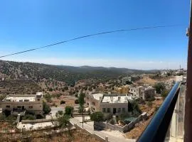 شقة للأيجار في عجلون راس منيف