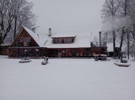 Metsatu Valge Elevandi puhkemaja, beach hotel in Otepää