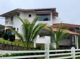 Villa Paraiso de Montana en Altos del Maria