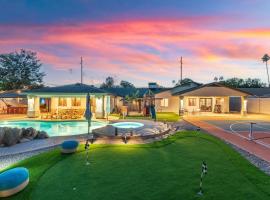 Luxury Estate with Pool Court Putting Games & More, hotel v destinaci Phoenix