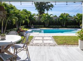 Naples Beach Retreat Bike to Beach! 4 Bed 2 Bath, hotel en Naples