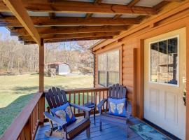 Pet-Friendly Damascus Cabin w/ Deck & Mtn Views!, hotel a Damascus