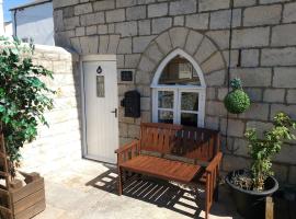 Dormouse 18th Century Holiday cottage, hotel in Weymouth