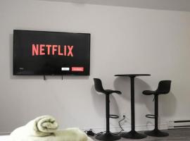 PRIVATE STUDIO 8min from DTOWN, homestay in Montreal