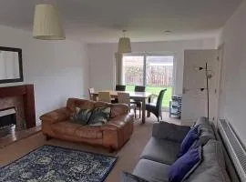 The Green House Durham Large Family & Contractor Stay Sleeps 12 with Ample Parking