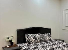 1 - bedroom near Lyallpur galleria，位于费萨拉巴德的酒店