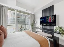 Stylish Downtown Studio with CN Tower Views