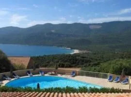 Mini villa vue jardin dans résidence calme wifi piscine mer à pied