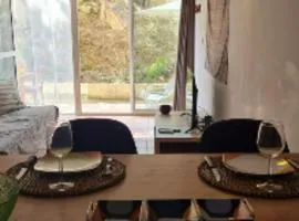 Agréable F2 avec clim & wifi dans résidence piscine mer à pied