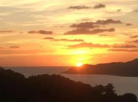 Mini villa vue jardin dans résidence calme wifi piscine mer à pied