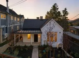 Crescent House at Old Town