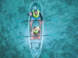 BIO BAY TOUR GET 10 DIS-COUNT WITH HOUSE TENT RENTAL-10FT Queen Bed -GET 55 CLEAR K-AYAK BIO BAY TOUR -Huge Shower -Shadowed Secret FRUITS Forest -5 Minutes Walk Bio-Bay-Restaurants, n Beaches -STAY WITH BIOLOGIST'S RV HOME!, hotel in Vieques