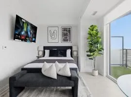 Skyline Studio with Stunning City Views & Parking