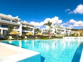 Brand New stylish Apt, Free Lagoon Access, Private Beach