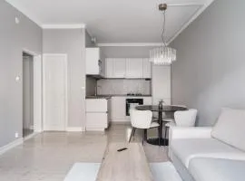 Renovated Nordic Apt 4min to Center 100m Metro