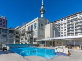 Deluxe Heritage - Roof Top Pool & Gym near Sky Tower
