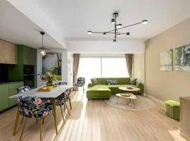 Fresh Bloom Hideaway - 2BR Apartment with Balcony