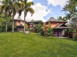 Balinese Beach House With Pool