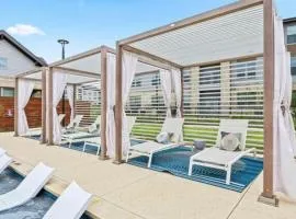 Modern A plus Location WorkerFriendly Pool Gym KINGbed