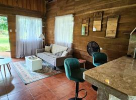 Rustic House Private with Volcano View, отель в городе Guayabal