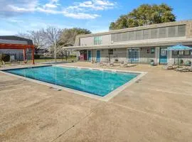 Pool A plus Location PublicLaundryAccess LongStay Discounts