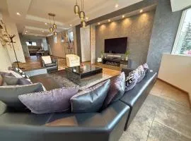 GT Loft - Haut de Gamme - Parking Gratuit - Moderne & Spacieux - Commerces à Proximité