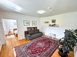 Salzkammergut Homes Gmunden - Haus im Grünen, Ruhe, großer eingezäunter Garten - ideal für Familien und Hunde