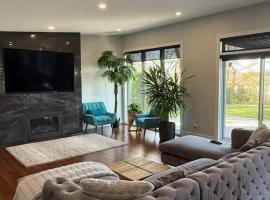 Chalet Panoramique Spa & vue sur le lac Aylmer, chata v destinaci B&eacute;langer