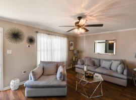 7 Mi to Broadkill Beach Getaway with Deck and Yard, hotelli kohteessa Milton