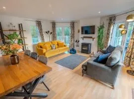 The Lake House on Isis and Windrush, Cotswolds Waterpark