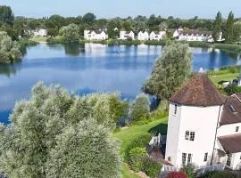 The Lake House on Windrush, Cotswolds Waterpark