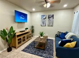 La Casa Contenta - Stylish Casita Near Downtown, Fort Bliss and Hospitals