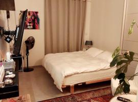 Sarin room, hotel i Yehud