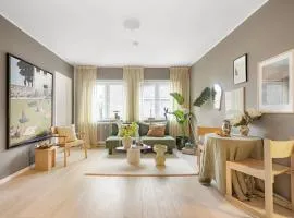 Modern 4BR flat at Grünerløkka, 1 min walk to tram
