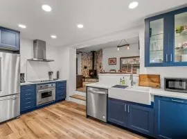 Leif's Adventure Haus - Hot Tub - Downtown - Pet Friendly